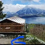 With Panoramic Views Of The Mountains Of The Oberland And Thun シャレー ジーグリスヴィル
