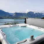 With Panoramic Views Of The Mountains Of The Oberland And Thun * ジーグリスヴィル