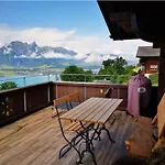 With Panoramic Views Of The Mountains Of The Oberland And Thun シャレー ジーグリスヴィル