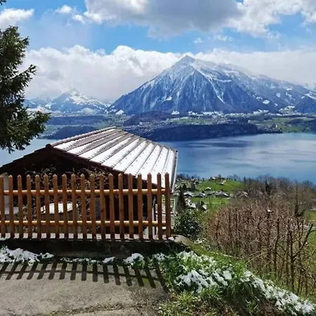 シャレー With Panoramic Views Of The Mountains Of The Oberland And Thun ジーグリスヴィル