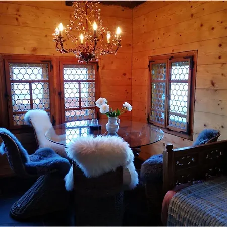 With Panoramic Views Of The Mountains Of The Oberland And Thun شاليه *