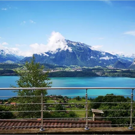 With View Of The Mountains And The Thun Шале *